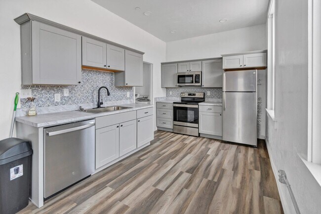 Building Photo - VINTAGE VAULT