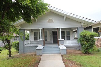 Building Photo - Bush Hills Beauty - 3 Bedroom 2 Bath