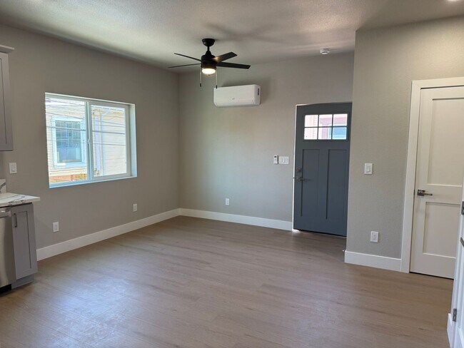 Building Photo - New Downtown Construction 650 Sqft. 1 Bedr...