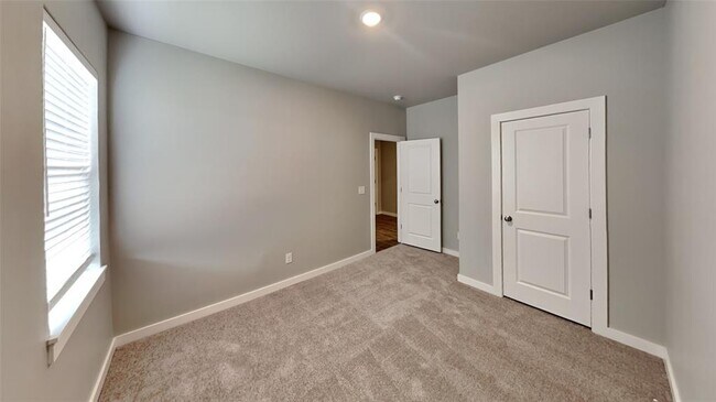 Building Photo - 17024 Buck Cir