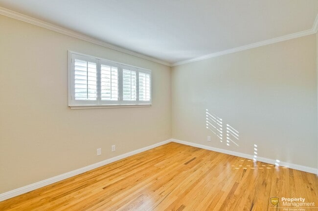 Building Photo - Stylish San Jose Home and Private Yard