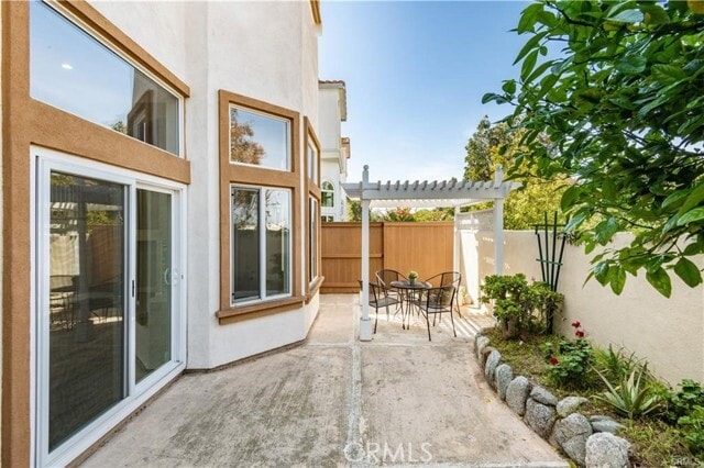 Building Photo - 2528 Plaza del Amo