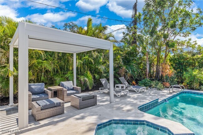 Building Photo - 564 109th Ave N