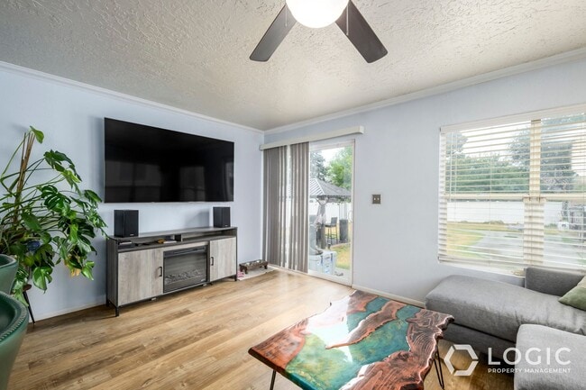 Building Photo - Beautiful Home in Excellent Location.