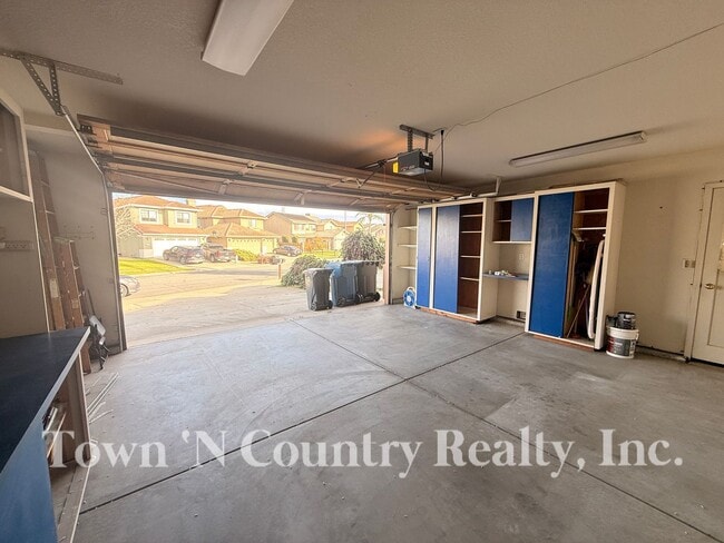 Building Photo - 139 Greenbriar Way