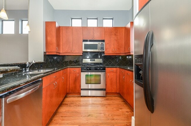 Building Photo - 408 Parker St