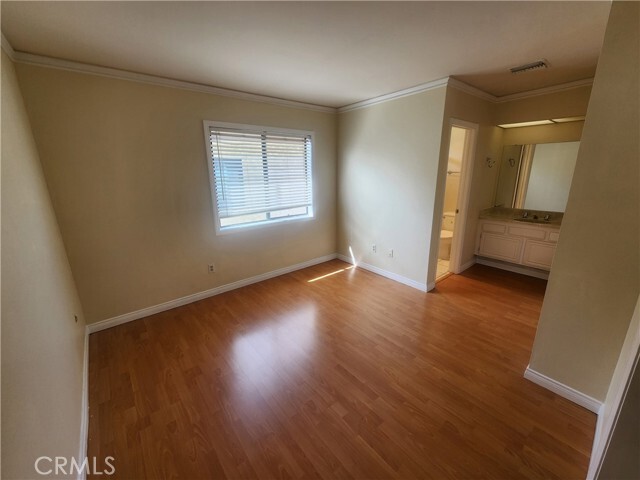 Building Photo - 7432 Hazeltine Ave
