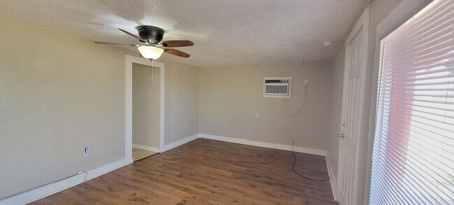 Building Photo - UPDATED COUNTRY PROPERTY