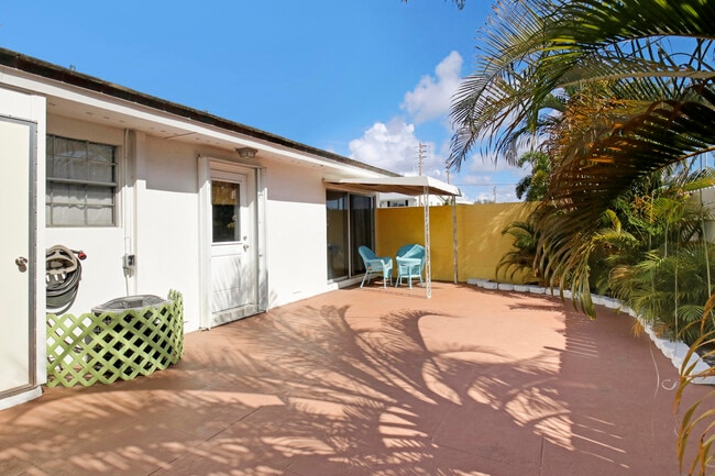 Building Photo - 136 Yacht Club Dr