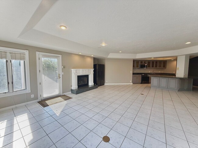 Building Photo - Garden Level in Luxury Home Available Now