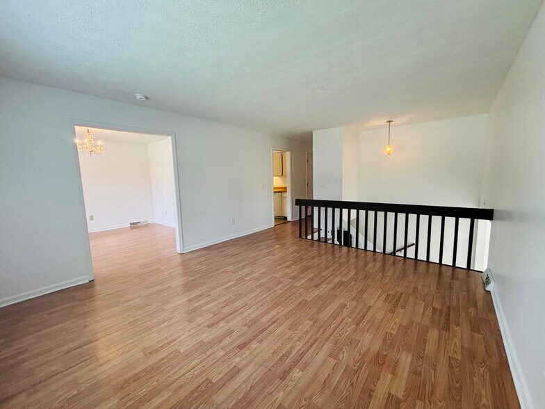 Building Photo - 306 Woodbine Dr