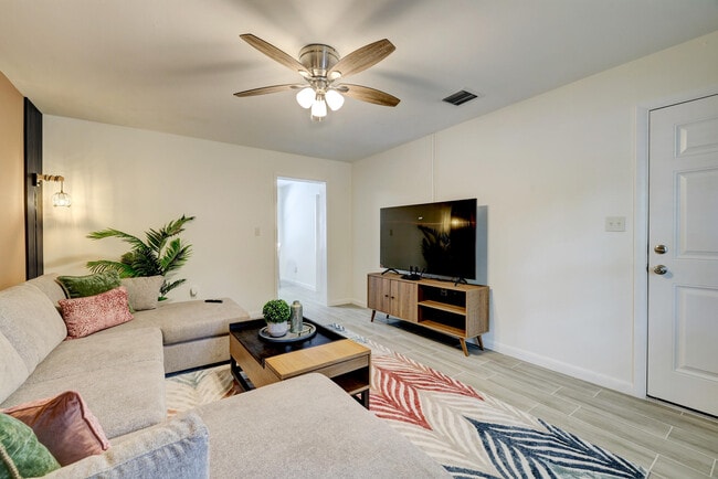 Building Photo - 125 S 10th St