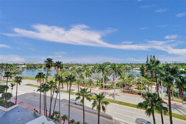 Primary Photo - 5401 Collins Ave