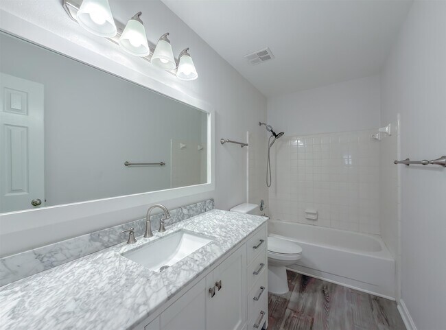 Building Photo - 3200 Langley Cir