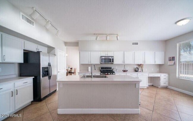 Building Photo - 3924 S Hollyhock Pl