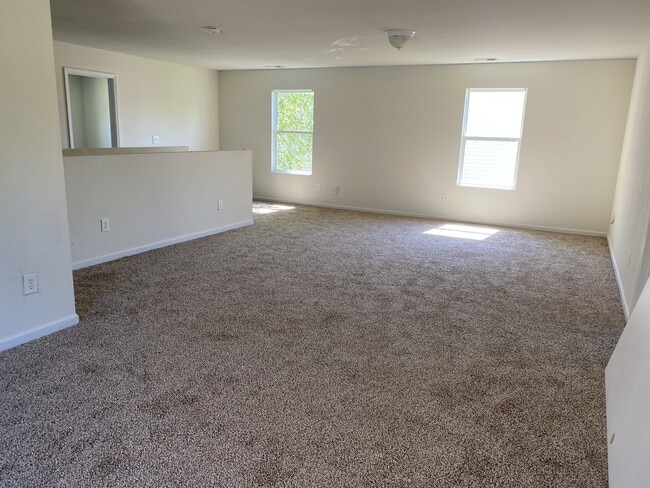 Building Photo - 204 Valleyside Dr NE