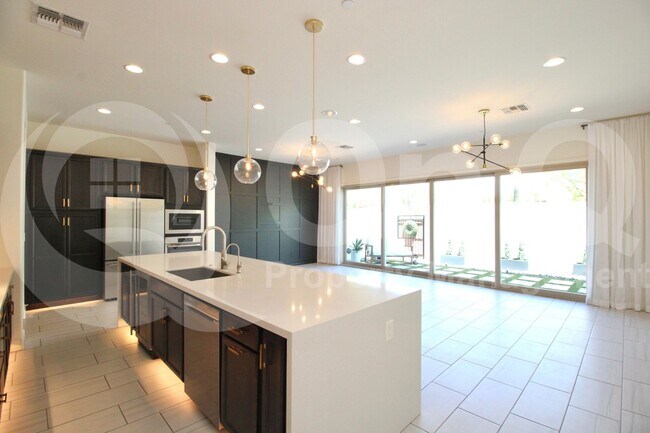 Building Photo - 7330 E Vista Bonita Dr