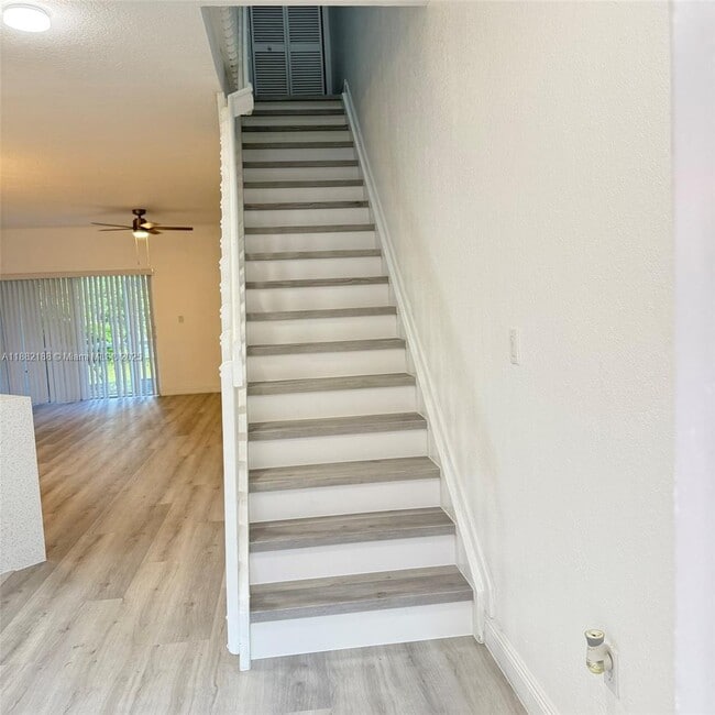 Building Photo - 6482 Catalina Ln