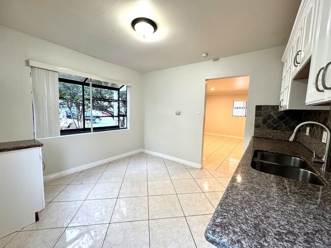 Building Photo - Delightful 4 Bedroom | 2 Bath