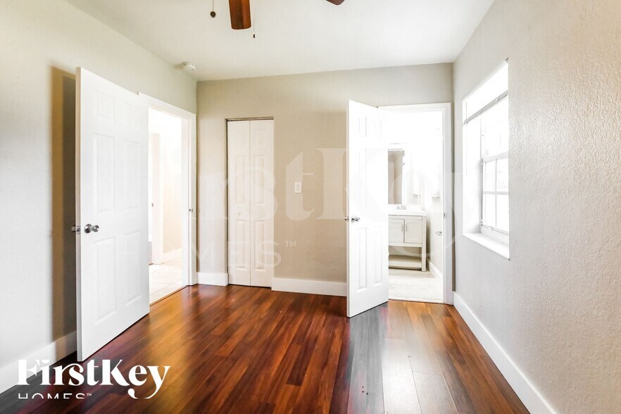 Building Photo - 601 NW 194th St