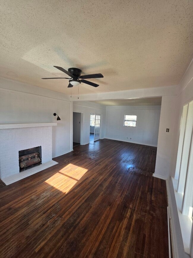 Building Photo - 2900 Center St