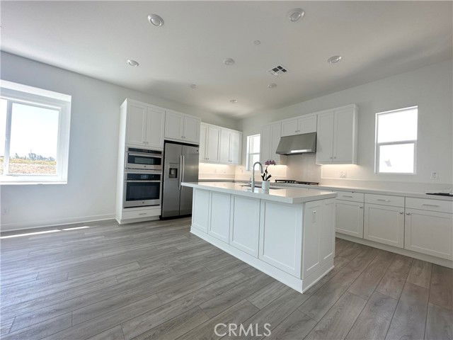 Building Photo - 322 Tank