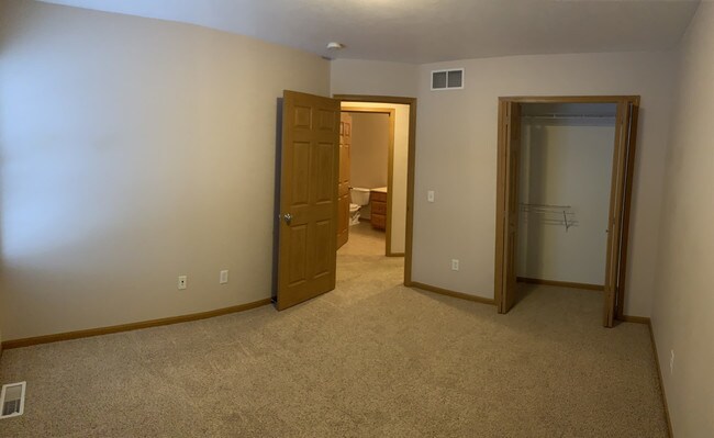 Building Photo - 2454, 2456 Millview Zeeland, MI 49464