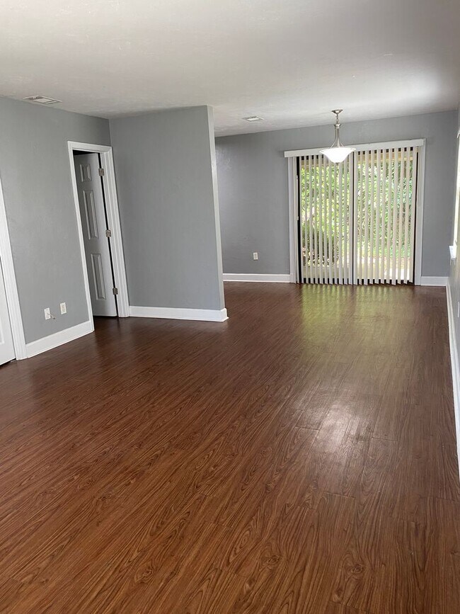 Building Photo - PORTLAND TOWNHOMES