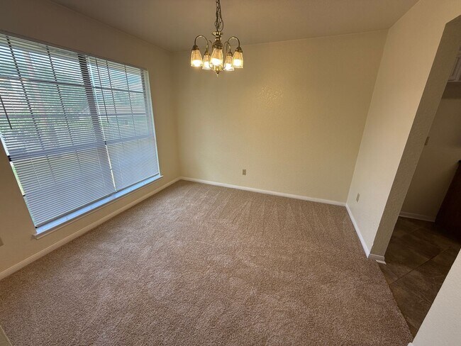 Building Photo - 1815 Diana Ln