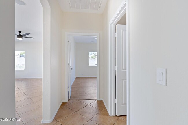 Building Photo - 5976 W Audrey Ln