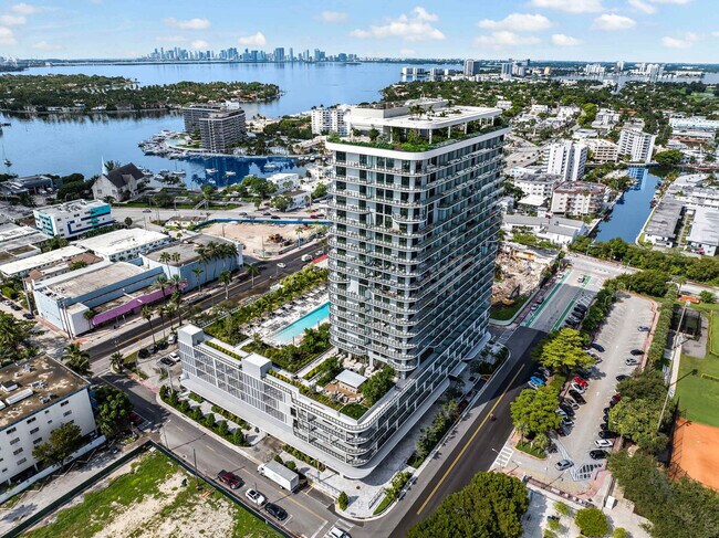 Building Photo - 580 72nd St