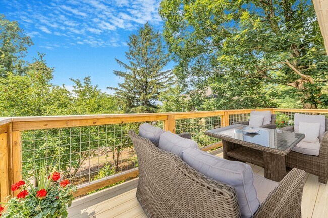Building Photo - Asheville Rental-Kenilworth Area!