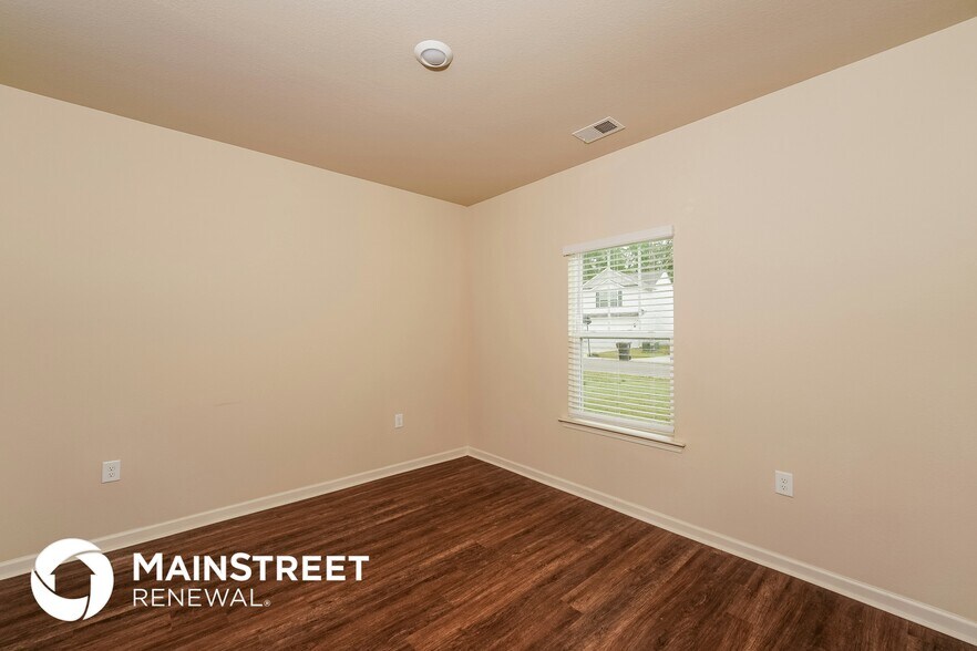 Building Photo - 625 Clover Cir