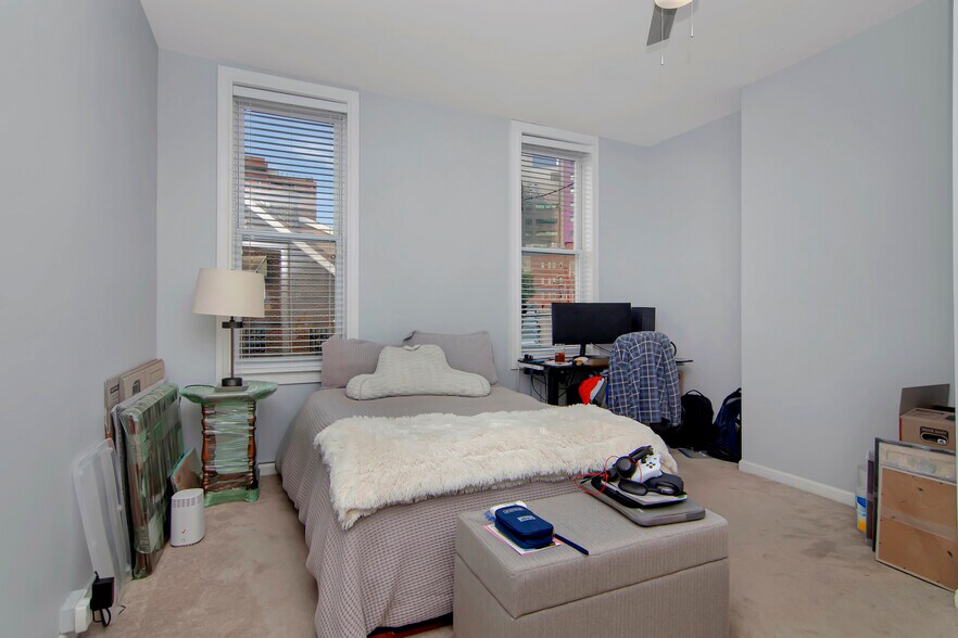 Building Photo - 452 42nd St