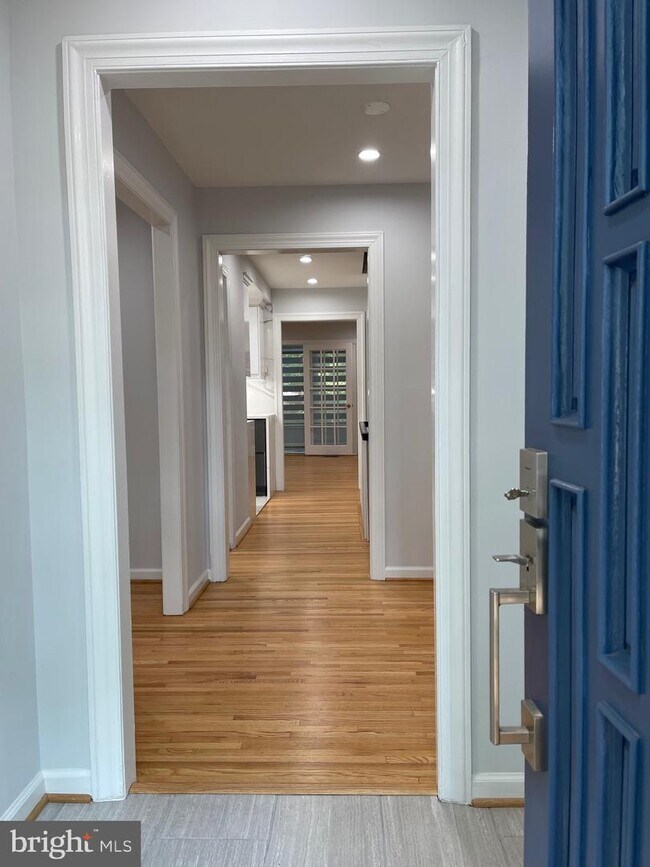 Building Photo - 519 G St SW