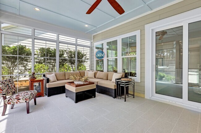 Building Photo - Beautiful custom home in Hampton Lake!