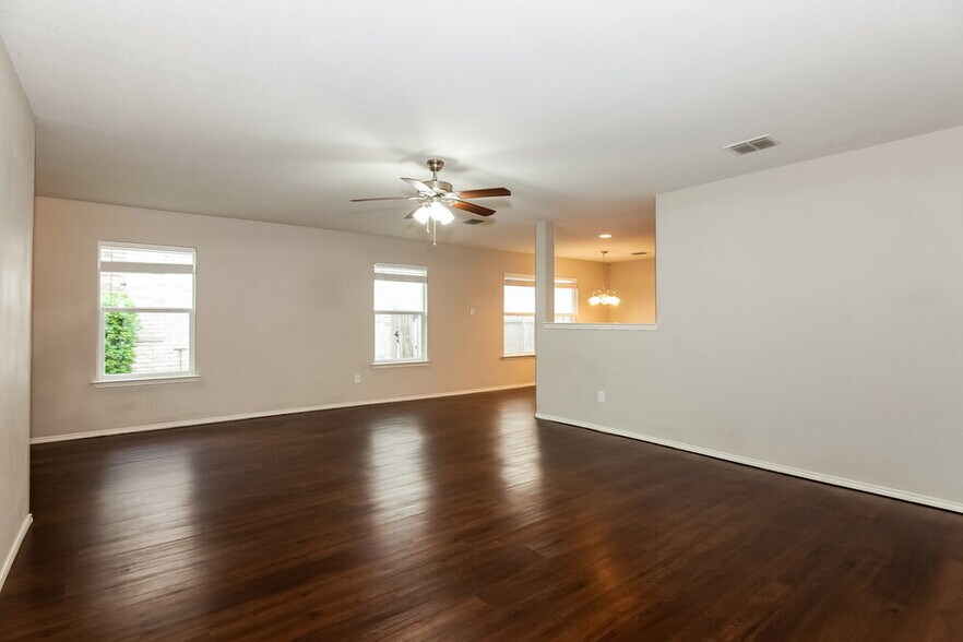 Building Photo - 16904 Fenwick Ct
