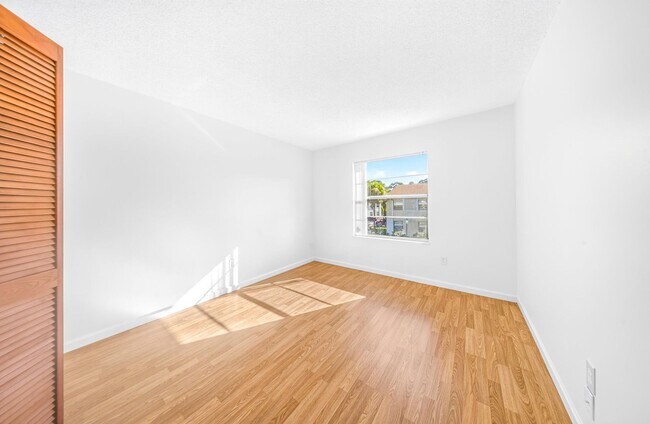 Building Photo - 428 Banana Cay Dr