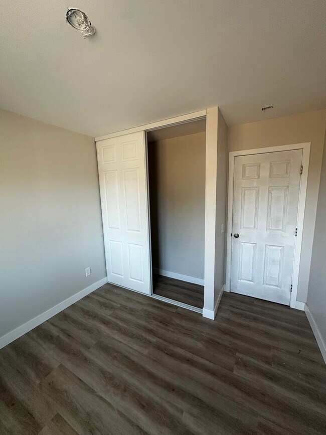 Building Photo - 1656 Evergreen Ave