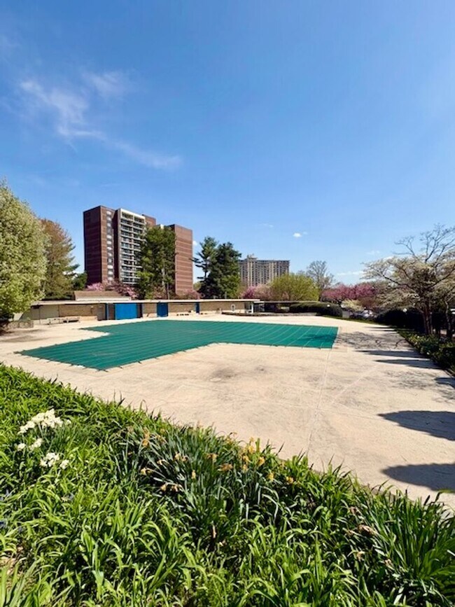 Building Photo - Remodeled 2 BR 1BA in Bethesda. Private front patio. Most utilities included.