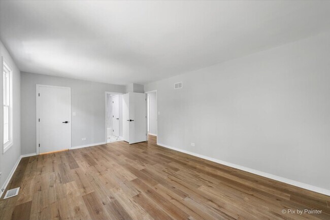 Building Photo - 731 Hickory Ln