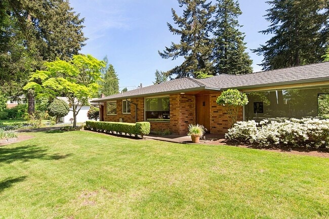 Building Photo - North Mercer Island Home .  First Hill