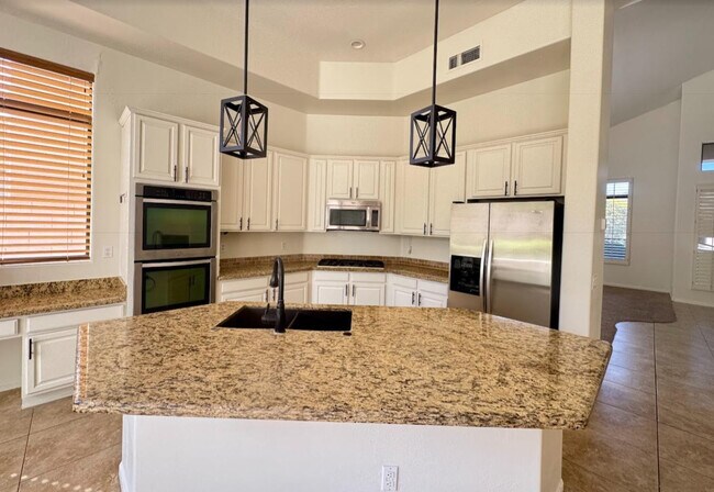 Building Photo - 4906 E Hamblin Dr