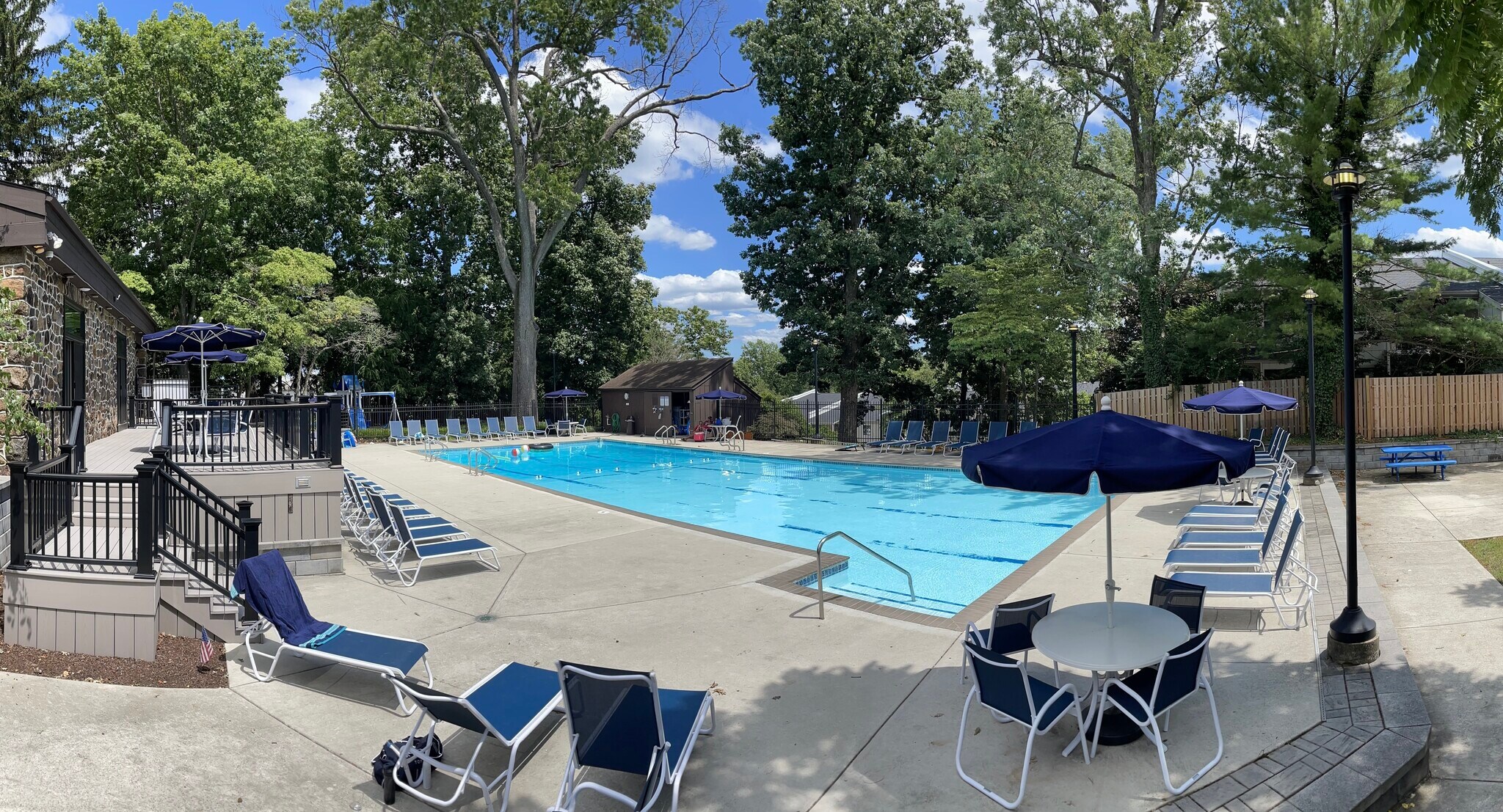 Building Photo - 624 Summit House