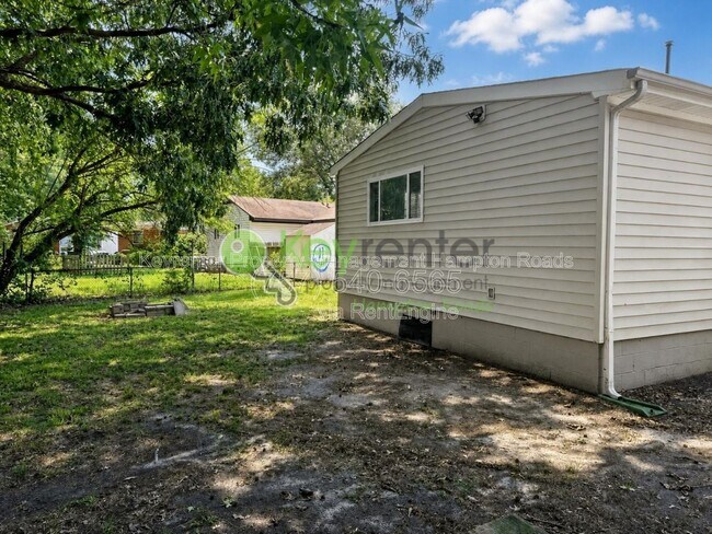 Building Photo - 543 McLean St