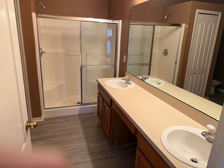 Master Bath - 7711 Dryden Way