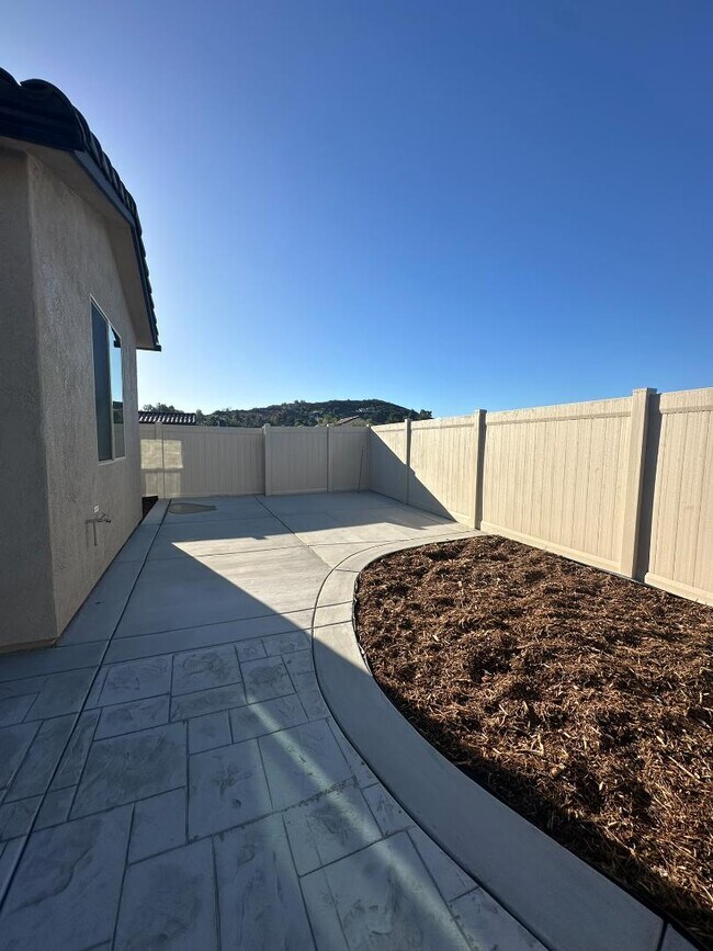 Building Photo - 2055 Woolem Pl