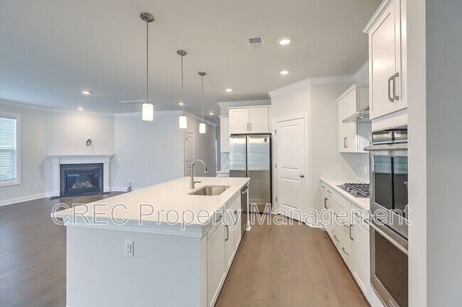 Building Photo - 166 Whaler Ave