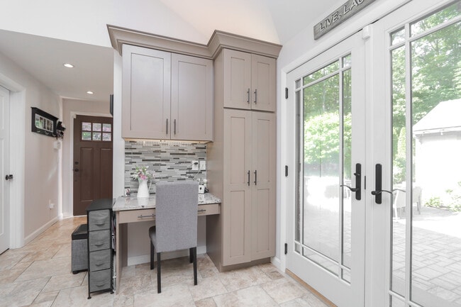 Building Photo - 22 Allen St