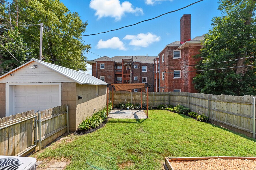 Building Photo - 2965 Harris Street